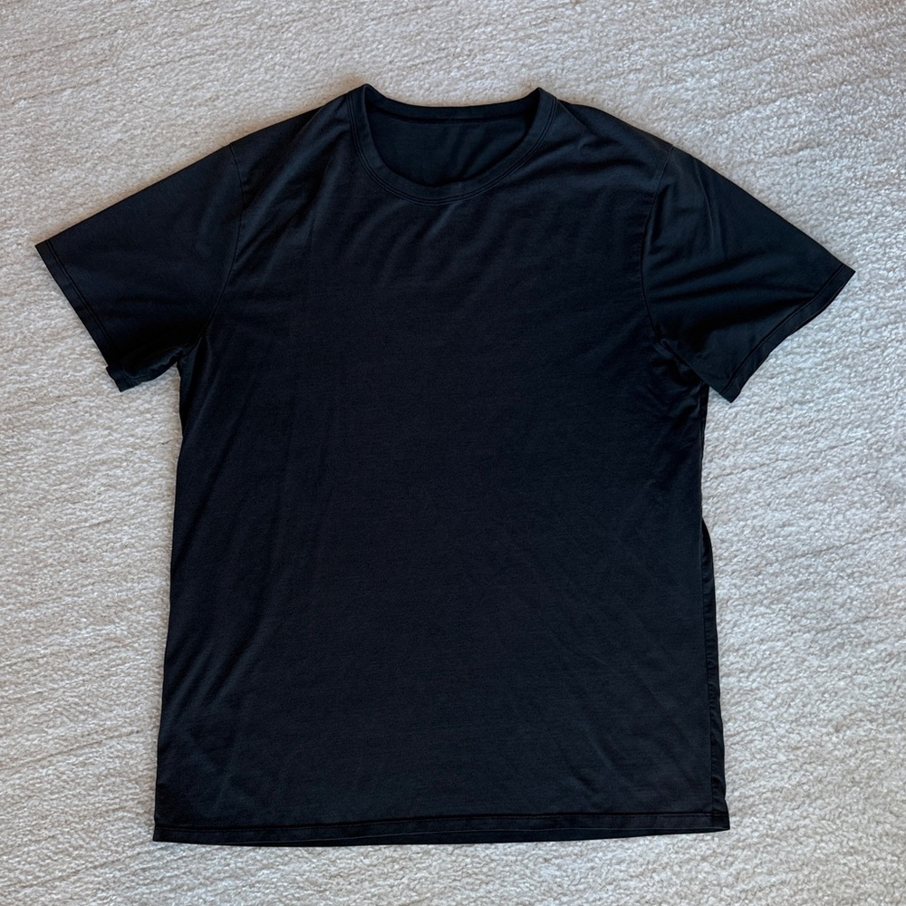 Men’s Lululemon T shirt black/ dark gray color, size M